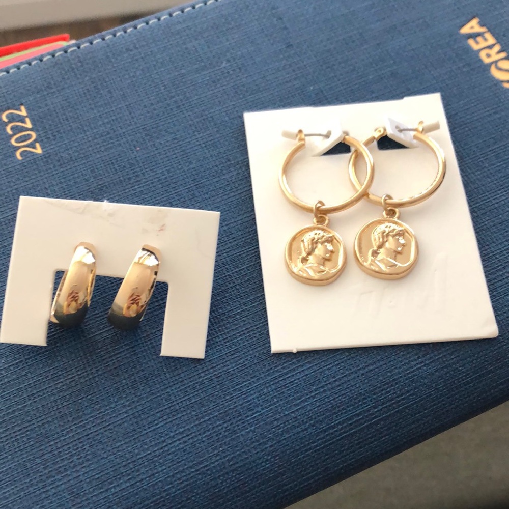 H&M gold hoop earrings 2 pk - Picture 2 of 7